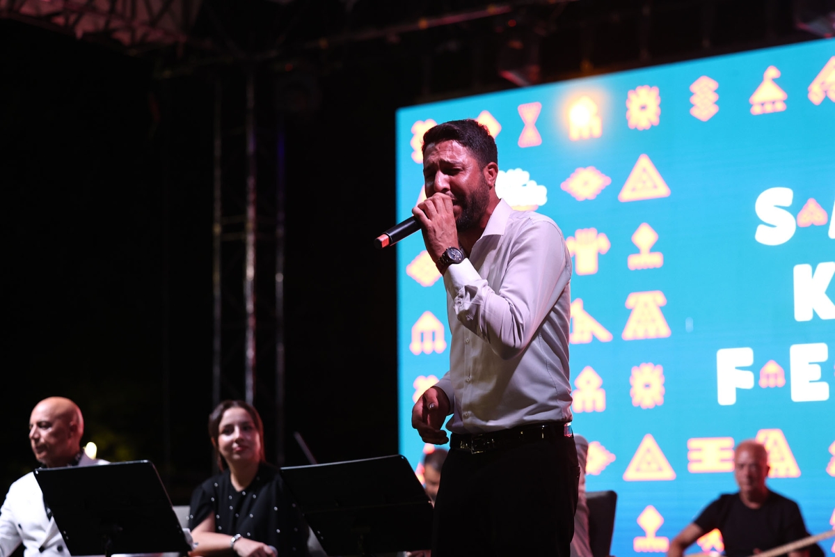 Sakarya Büyükşehir Belediyesi’nin ev sahipliğinde Millet Bahçesi’nde düzenlenen 3. Geleneksel Sakarya Kültür Festivali; Kafkas, İç Anadolu, Doğu ve Güneydoğu Anadolu’nun renkli kültür buluşmaları İŞE O GÖRÜNTÜLER