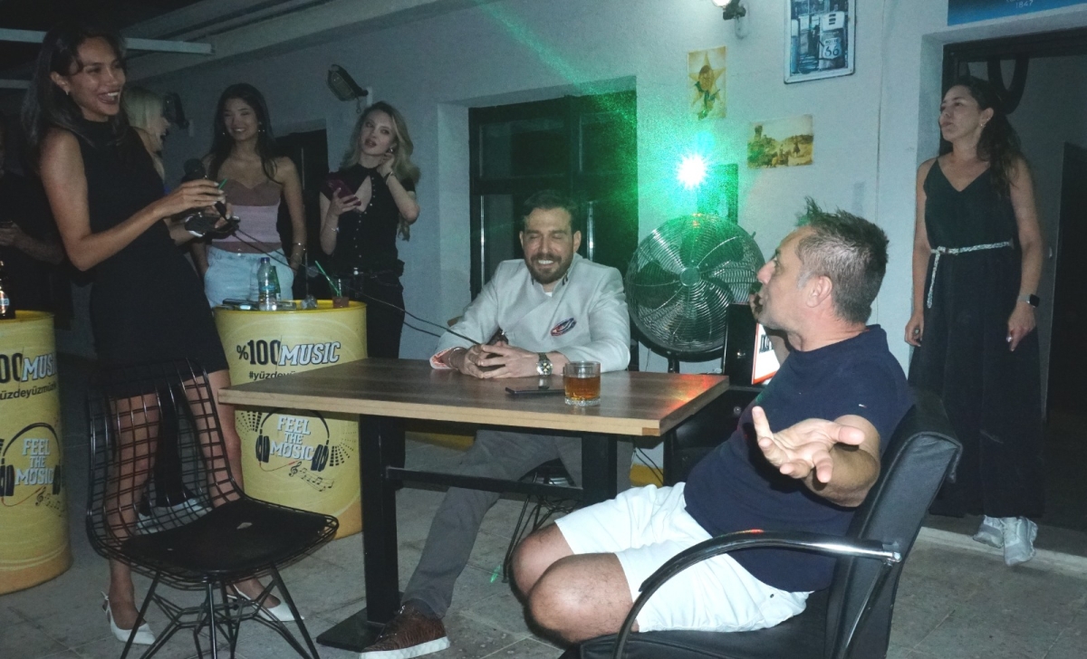 Efsane Adam Yeni Yaşını Dostları İle Kutladı: Ankara’nın Güvenilir Yüzü Burak Özdemir Joker Teras’ta Buluştu! Ankara iş ve cemiyet hayatının tanınan, sevilen ve güvenilir isimlerinden Burak Özdemir, 52. yaş gününü