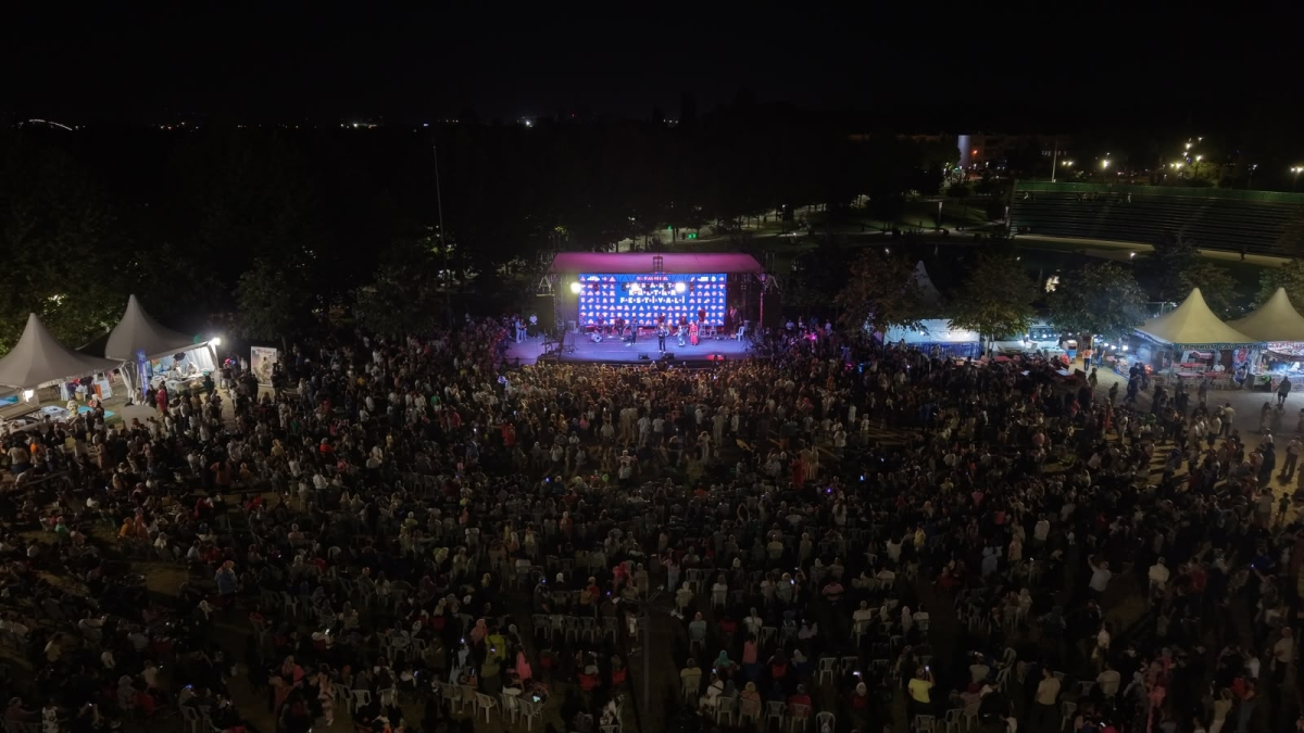Sakarya Büyükşehir Belediyesi'nin düzenlediği 3. Geleneksel Sakarya Kültür Festivali, Roman Kültür Buluşması ve muhteşem Roman Konseri’yle geceye damga vurarak renkli bir final yaptı!