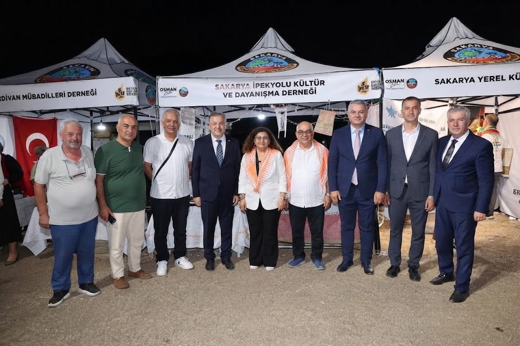 Serdivan Belediyesi tarafından bu yıl ikincisi düzenlenen geleneksel Serdivan İncir Festivali, Kırantepe'de (Paraşüt Tepe) görkemli bir törenle başladı. 4-5-6 Eylül tarihleri arasında müzik, eğlence ve kültürel buluşmalar..