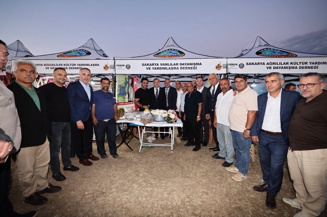 Serdivan Belediyesi tarafından bu yıl ikincisi düzenlenen geleneksel Serdivan İncir Festivali, Kırantepe'de (Paraşüt Tepe) görkemli bir törenle başladı. 4-5-6 Eylül tarihleri arasında müzik, eğlence ve kültürel buluşmalar..
