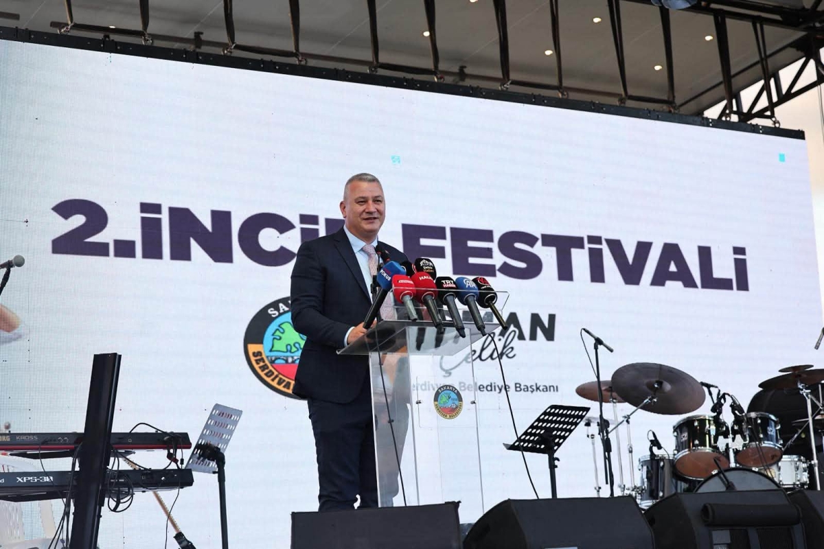 Serdivan Belediyesi tarafından bu yıl ikincisi düzenlenen geleneksel Serdivan İncir Festivali, Kırantepe'de (Paraşüt Tepe) görkemli bir törenle başladı. 4-5-6 Eylül tarihleri arasında müzik, eğlence ve kültürel buluşmalar..