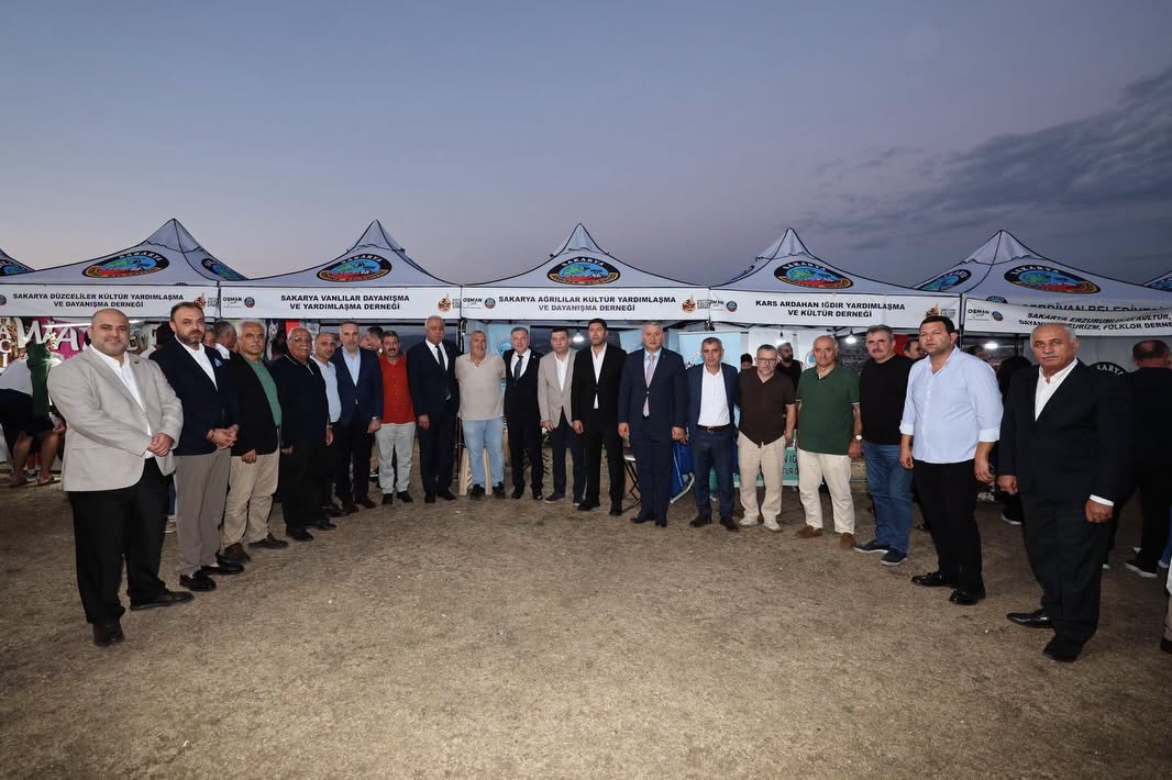 Serdivan Belediyesi tarafından bu yıl ikincisi düzenlenen geleneksel Serdivan İncir Festivali, Kırantepe'de (Paraşüt Tepe) görkemli bir törenle başladı. 4-5-6 Eylül tarihleri arasında müzik, eğlence ve kültürel buluşmalar..