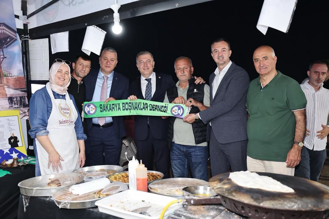 Serdivan Belediyesi tarafından bu yıl ikincisi düzenlenen geleneksel Serdivan İncir Festivali, Kırantepe'de (Paraşüt Tepe) görkemli bir törenle başladı. 4-5-6 Eylül tarihleri arasında müzik, eğlence ve kültürel buluşmalar..