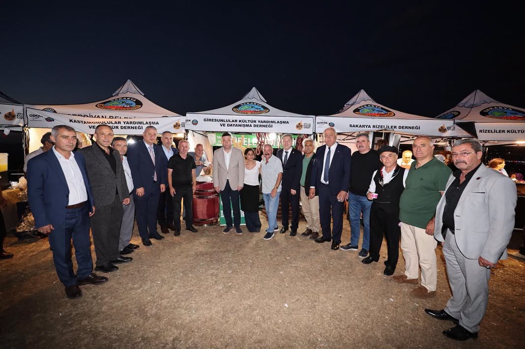 Serdivan Belediyesi tarafından bu yıl ikincisi düzenlenen geleneksel Serdivan İncir Festivali, Kırantepe'de (Paraşüt Tepe) görkemli bir törenle başladı. 4-5-6 Eylül tarihleri arasında müzik, eğlence ve kültürel buluşmalar..