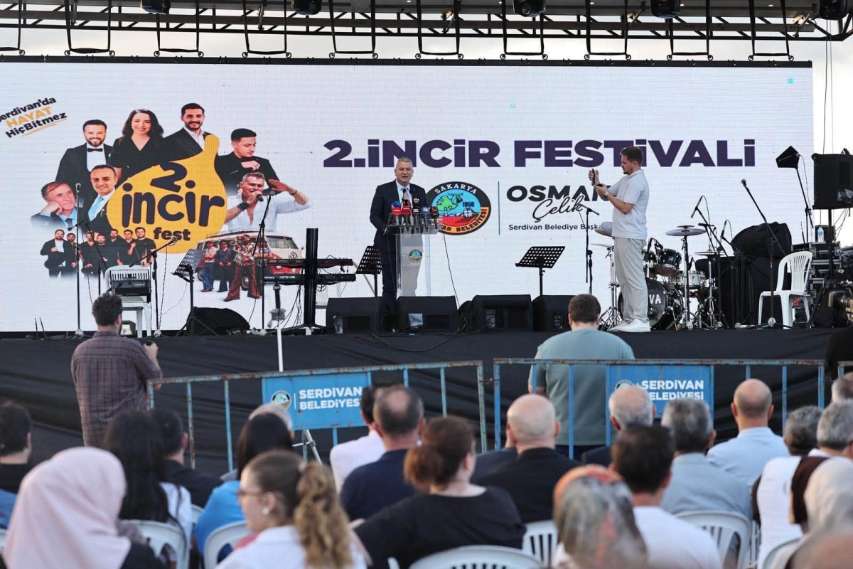 Serdivan Belediyesi tarafından bu yıl ikincisi düzenlenen geleneksel Serdivan İncir Festivali, Kırantepe'de (Paraşüt Tepe) görkemli bir törenle başladı. 4-5-6 Eylül tarihleri arasında müzik, eğlence ve kültürel buluşmalar..