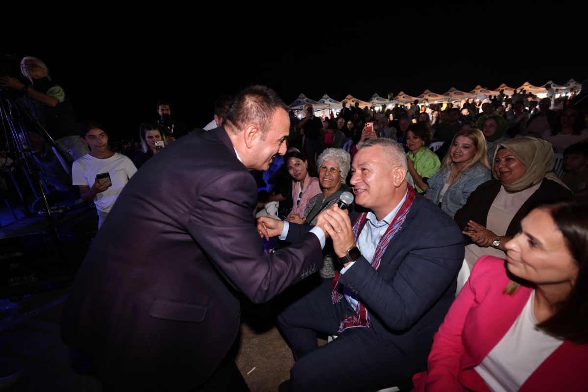 Serdivan Belediyesi tarafından bu yıl ikincisi düzenlenen geleneksel Serdivan İncir Festivali, Kırantepe'de (Paraşüt Tepe) görkemli bir törenle başladı. 4-5-6 Eylül tarihleri arasında müzik, eğlence ve kültürel buluşmalar..
