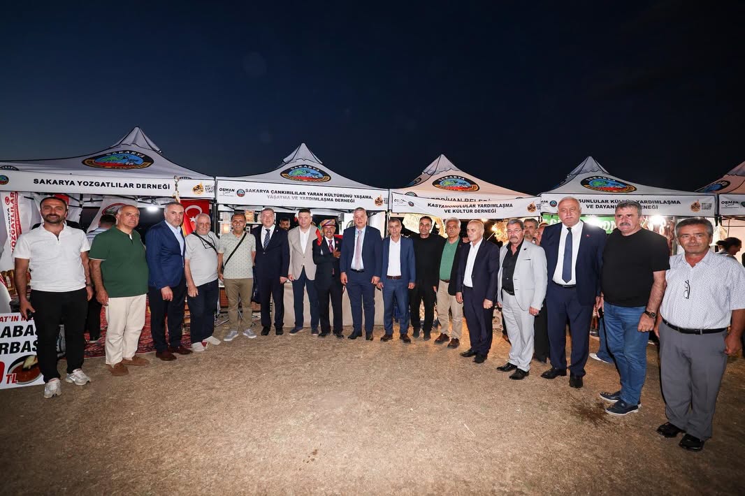 Serdivan Belediyesi tarafından bu yıl ikincisi düzenlenen geleneksel Serdivan İncir Festivali, Kırantepe'de (Paraşüt Tepe) görkemli bir törenle başladı. 4-5-6 Eylül tarihleri arasında müzik, eğlence ve kültürel buluşmalar..
