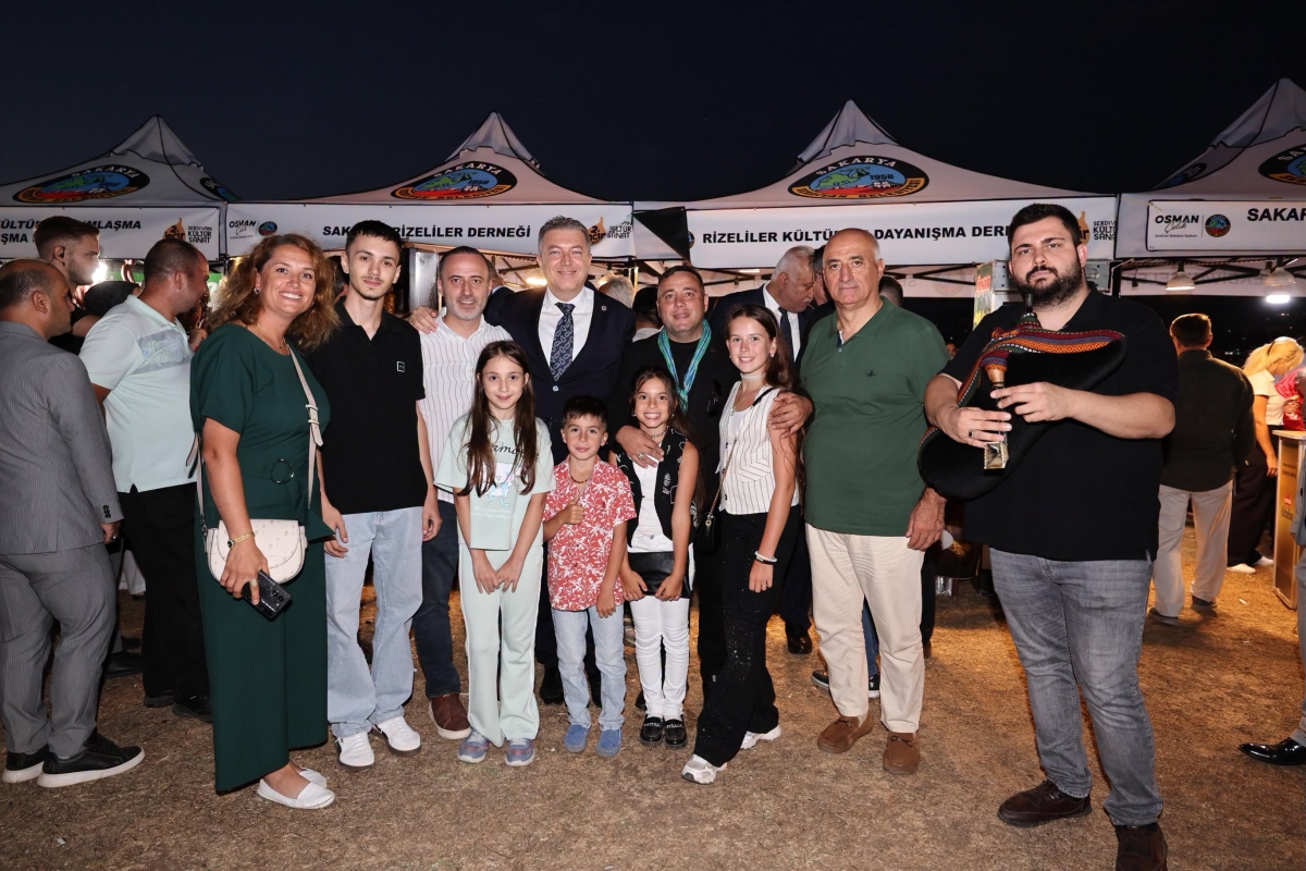 Serdivan Belediyesi tarafından bu yıl ikincisi düzenlenen geleneksel Serdivan İncir Festivali, Kırantepe'de (Paraşüt Tepe) görkemli bir törenle başladı. 4-5-6 Eylül tarihleri arasında müzik, eğlence ve kültürel buluşmalar..