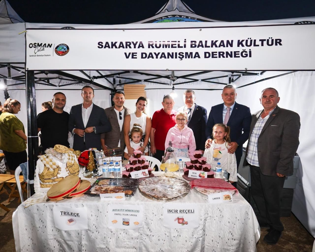 Serdivan Belediyesi tarafından bu yıl ikincisi düzenlenen geleneksel Serdivan İncir Festivali, Kırantepe'de (Paraşüt Tepe) görkemli bir törenle başladı. 4-5-6 Eylül tarihleri arasında müzik, eğlence ve kültürel buluşmalar..