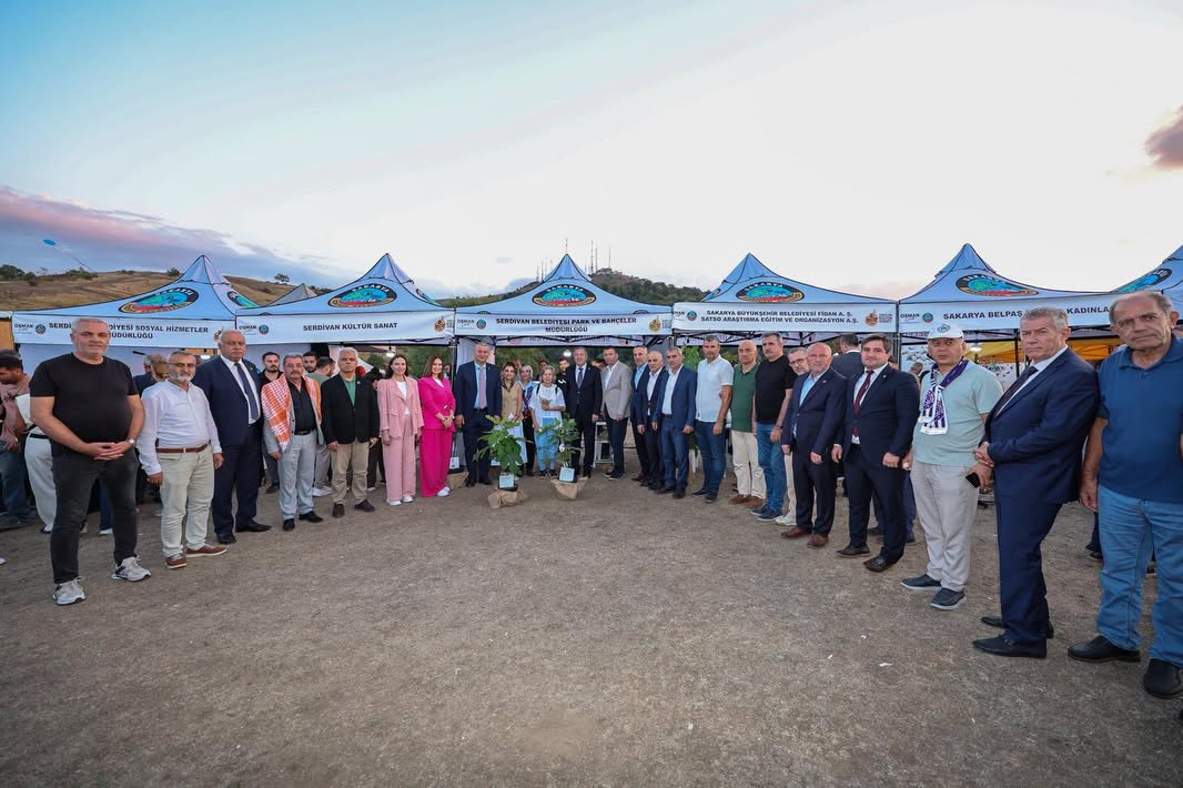 Serdivan Belediyesi tarafından bu yıl ikincisi düzenlenen geleneksel Serdivan İncir Festivali, Kırantepe'de (Paraşüt Tepe) görkemli bir törenle başladı. 4-5-6 Eylül tarihleri arasında müzik, eğlence ve kültürel buluşmalar..