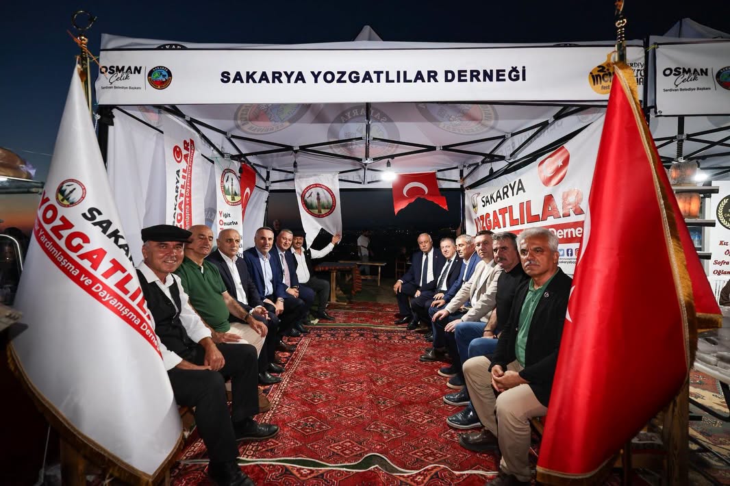 Serdivan Belediyesi tarafından bu yıl ikincisi düzenlenen geleneksel Serdivan İncir Festivali, Kırantepe'de (Paraşüt Tepe) görkemli bir törenle başladı. 4-5-6 Eylül tarihleri arasında müzik, eğlence ve kültürel buluşmalar..