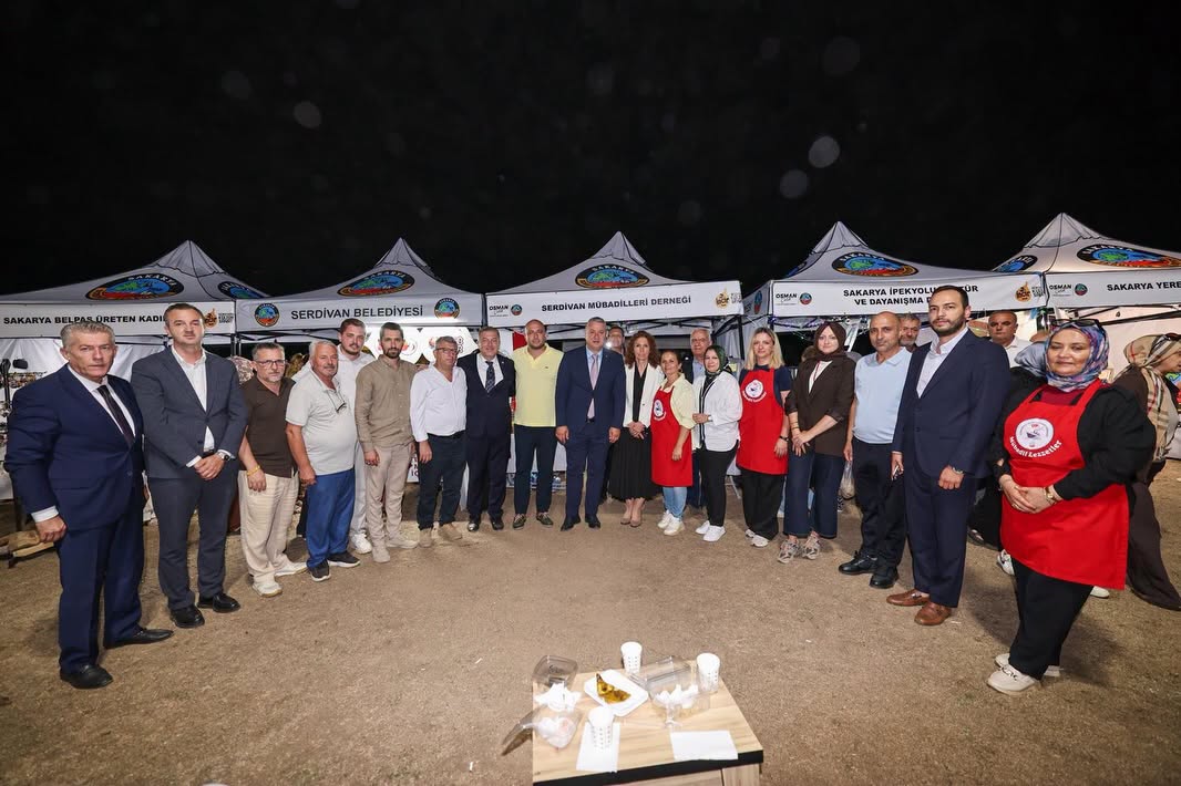 Serdivan Belediyesi tarafından bu yıl ikincisi düzenlenen geleneksel Serdivan İncir Festivali, Kırantepe'de (Paraşüt Tepe) görkemli bir törenle başladı. 4-5-6 Eylül tarihleri arasında müzik, eğlence ve kültürel buluşmalar..