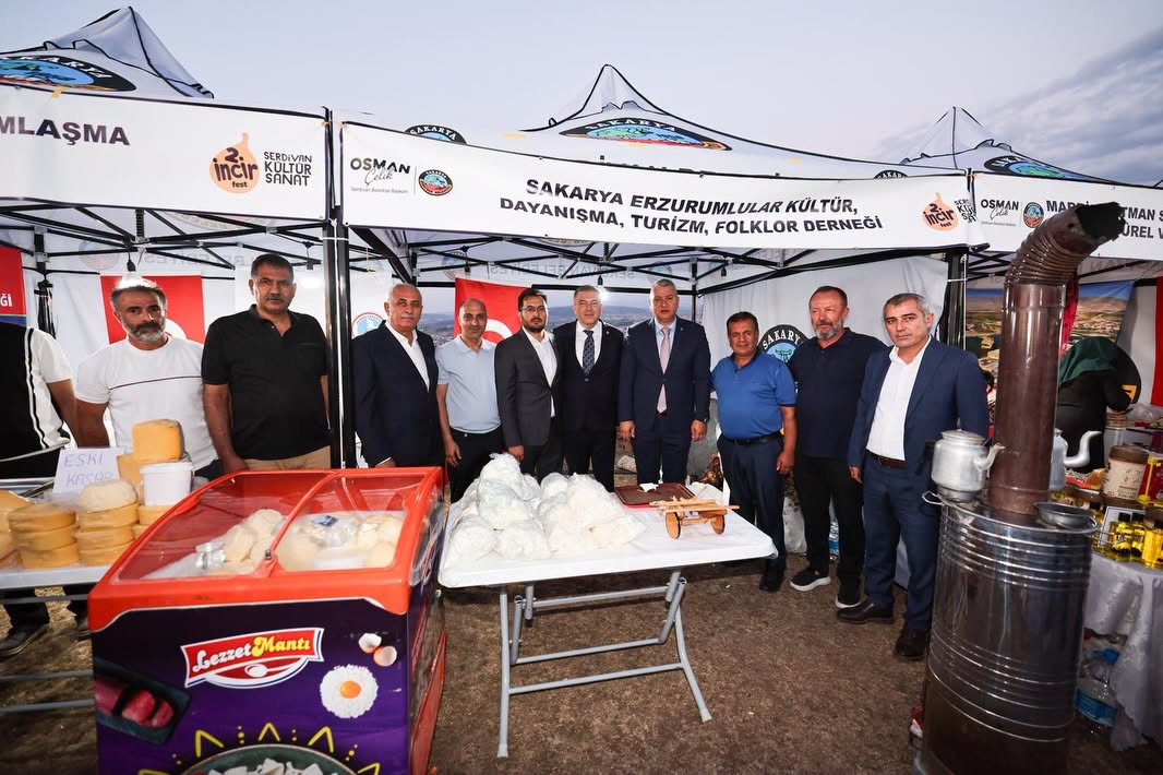 Serdivan Belediyesi tarafından bu yıl ikincisi düzenlenen geleneksel Serdivan İncir Festivali, Kırantepe'de (Paraşüt Tepe) görkemli bir törenle başladı. 4-5-6 Eylül tarihleri arasında müzik, eğlence ve kültürel buluşmalar..