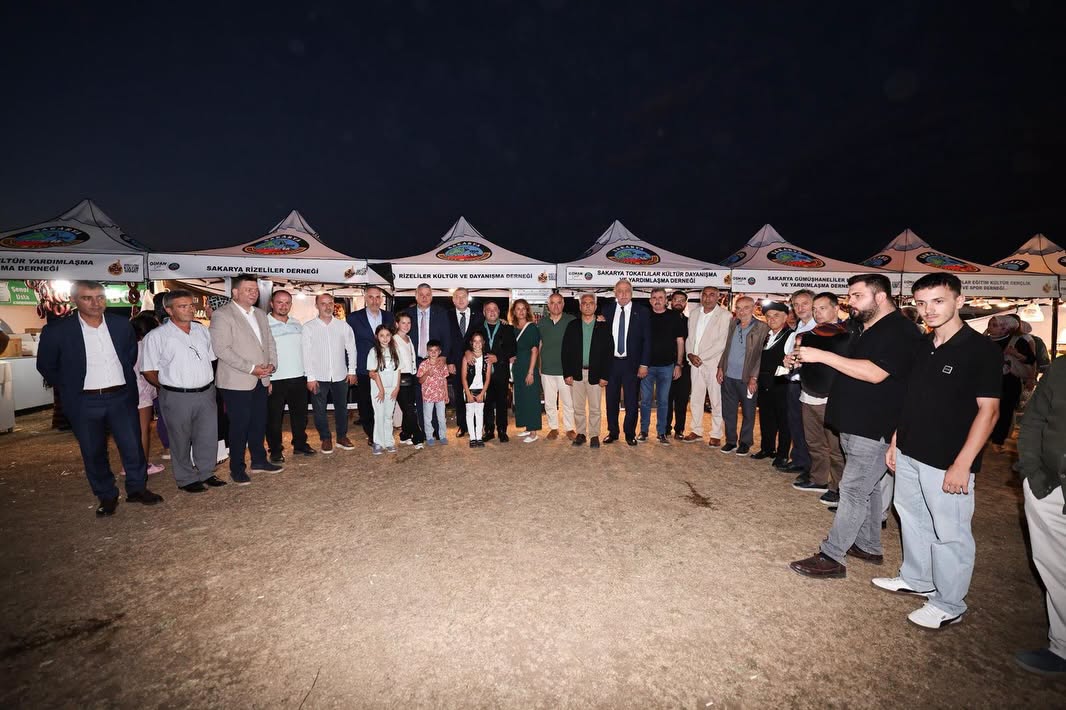 Serdivan Belediyesi tarafından bu yıl ikincisi düzenlenen geleneksel Serdivan İncir Festivali, Kırantepe'de (Paraşüt Tepe) görkemli bir törenle başladı. 4-5-6 Eylül tarihleri arasında müzik, eğlence ve kültürel buluşmalar..