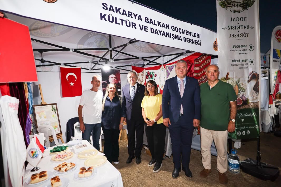 Serdivan Belediyesi tarafından bu yıl ikincisi düzenlenen geleneksel Serdivan İncir Festivali, Kırantepe'de (Paraşüt Tepe) görkemli bir törenle başladı. 4-5-6 Eylül tarihleri arasında müzik, eğlence ve kültürel buluşmalar..