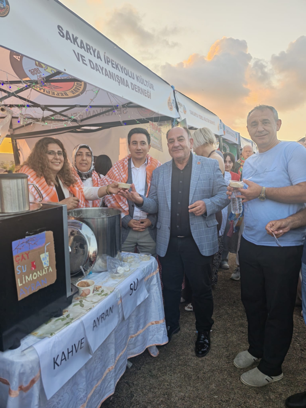 Serdivan Belediyesi tarafından bu yıl ikincisi düzenlenen geleneksel Serdivan İncir Festivali, Kırantepe'de (Paraşüt Tepe) görkemli bir törenle başladı. 4-5-6 Eylül tarihleri arasında müzik, eğlence ve kültürel buluşmalar..