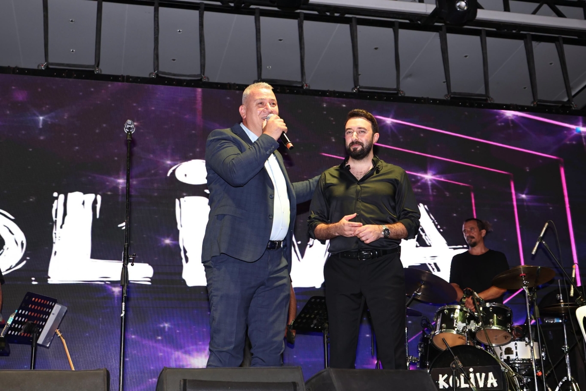 Serdivan Belediyesi tarafından bu yıl ikincisi düzenlenen geleneksel Serdivan İncir Festivali, Kırantepe'de (Paraşüt Tepe) görkemli bir törenle başladı. 4-5-6 Eylül tarihleri arasında müzik, eğlence ve kültürel buluşmalar..
