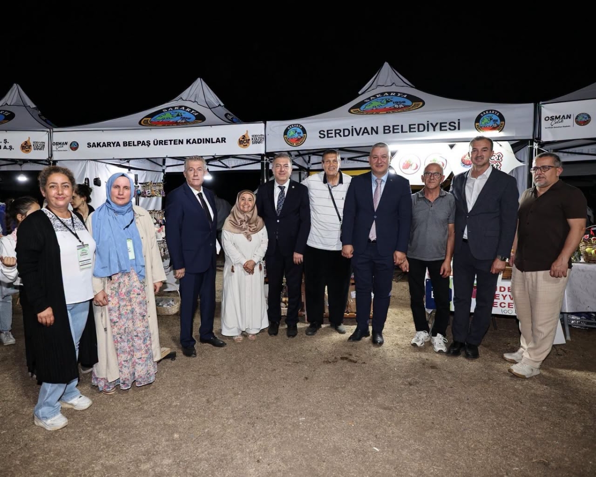 Serdivan Belediyesi tarafından bu yıl ikincisi düzenlenen geleneksel Serdivan İncir Festivali, Kırantepe'de (Paraşüt Tepe) görkemli bir törenle başladı. 4-5-6 Eylül tarihleri arasında müzik, eğlence ve kültürel buluşmalar..