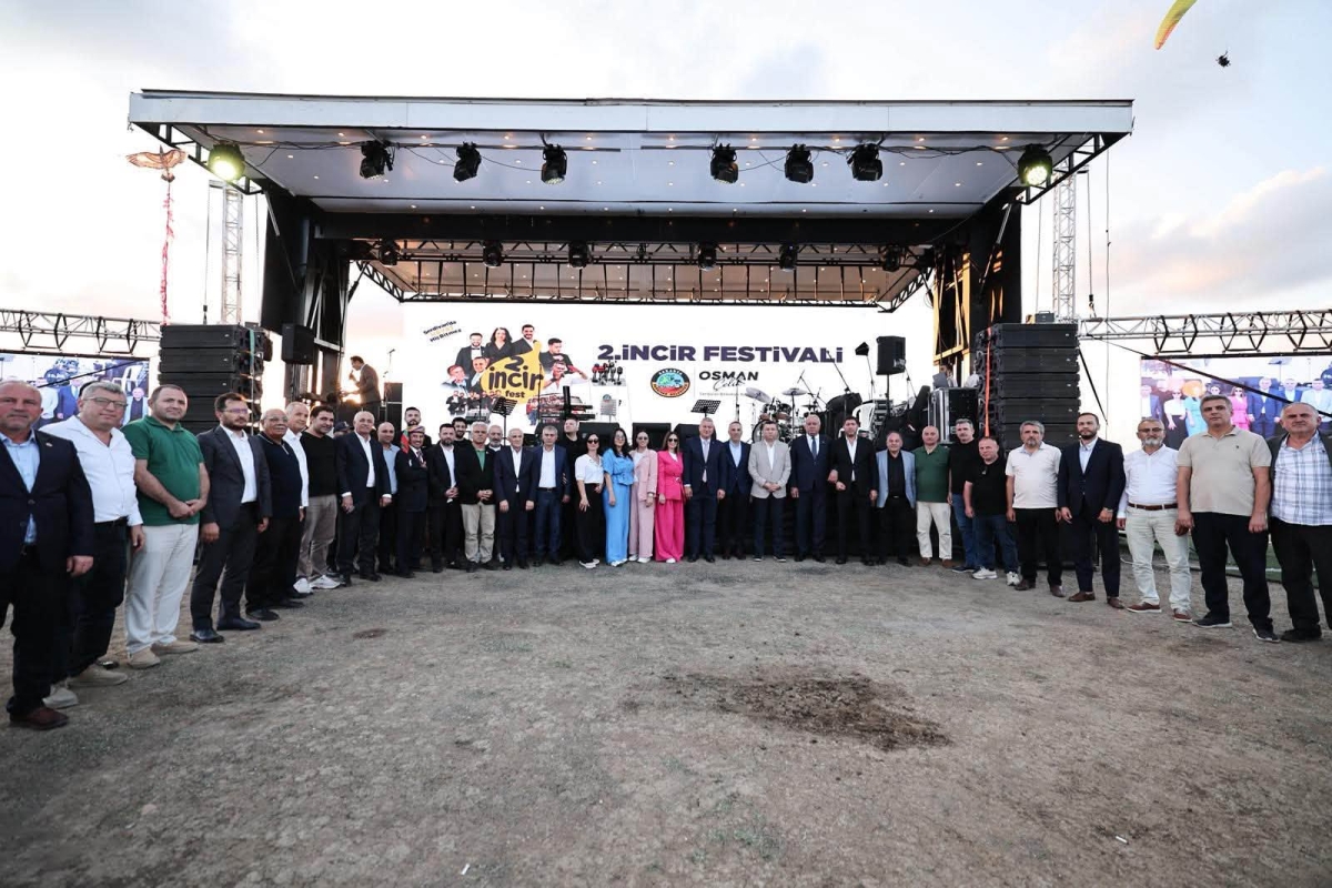 Serdivan Belediyesi tarafından bu yıl ikincisi düzenlenen geleneksel Serdivan İncir Festivali, Kırantepe'de (Paraşüt Tepe) görkemli bir törenle başladı. 4-5-6 Eylül tarihleri arasında müzik, eğlence ve kültürel buluşmalar..