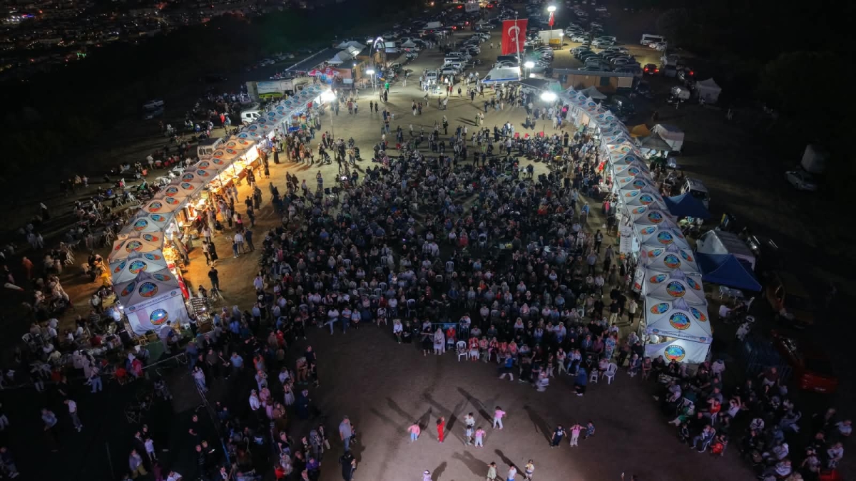 Serdivan Belediyesi tarafından bu yıl ikincisi düzenlenen geleneksel Serdivan İncir Festivali, Kırantepe'de (Paraşüt Tepe) görkemli bir törenle başladı. 4-5-6 Eylül tarihleri arasında müzik, eğlence ve kültürel buluşmalar..