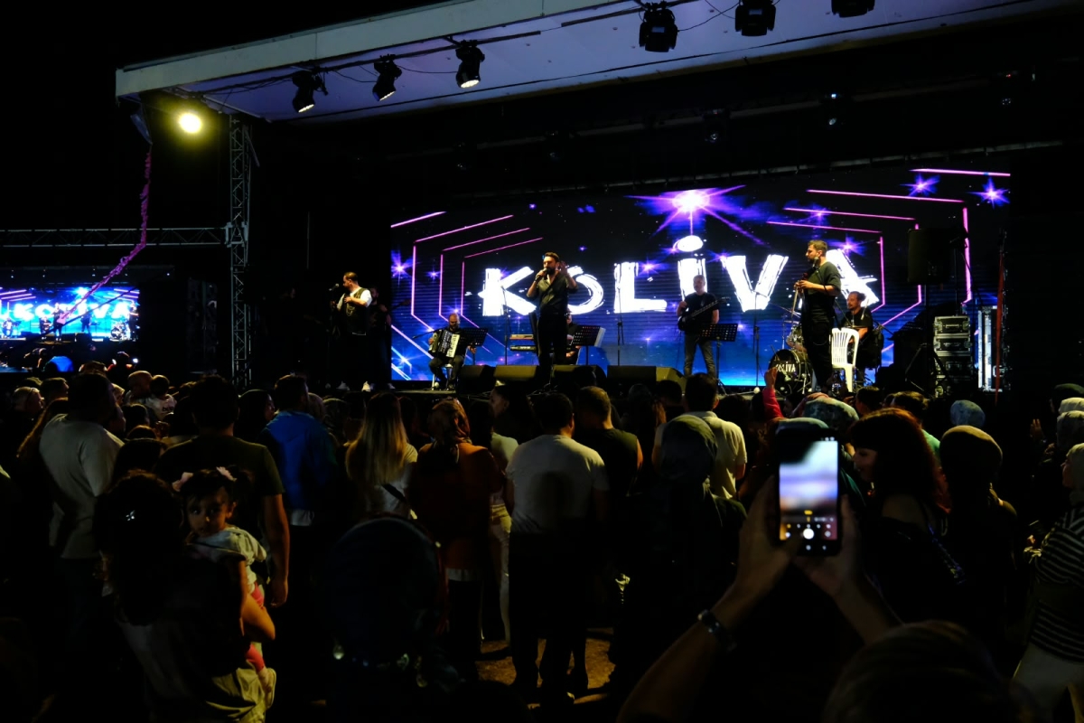 Serdivan Belediyesi tarafından bu yıl ikincisi düzenlenen geleneksel Serdivan İncir Festivali, Kırantepe'de (Paraşüt Tepe) görkemli bir törenle başladı. 4-5-6 Eylül tarihleri arasında müzik, eğlence ve kültürel buluşmalar..