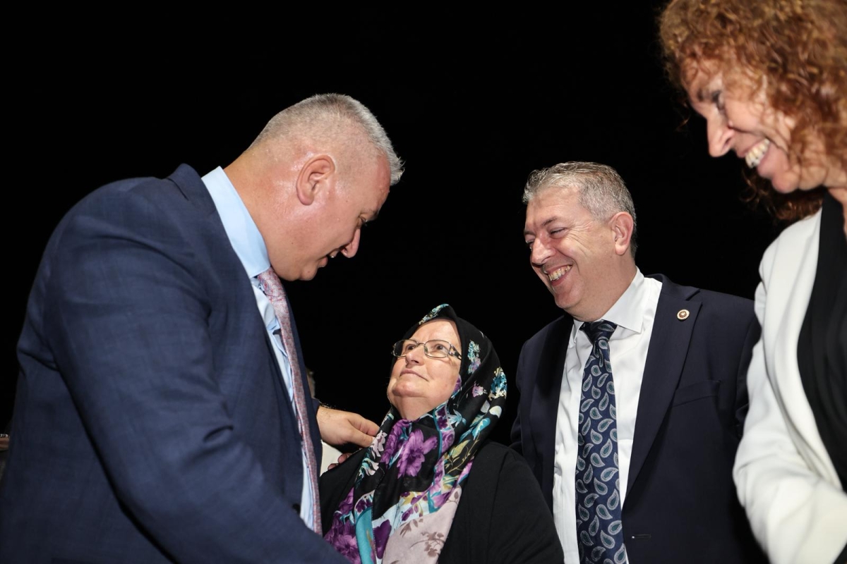 Serdivan Belediyesi tarafından bu yıl ikincisi düzenlenen geleneksel Serdivan İncir Festivali, Kırantepe'de (Paraşüt Tepe) görkemli bir törenle başladı. 4-5-6 Eylül tarihleri arasında müzik, eğlence ve kültürel buluşmalar..