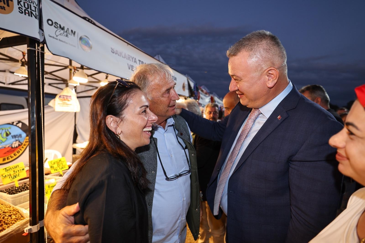 Serdivan Belediyesi tarafından bu yıl ikincisi düzenlenen geleneksel Serdivan İncir Festivali, Kırantepe'de (Paraşüt Tepe) görkemli bir törenle başladı. 4-5-6 Eylül tarihleri arasında müzik, eğlence ve kültürel buluşmalar..