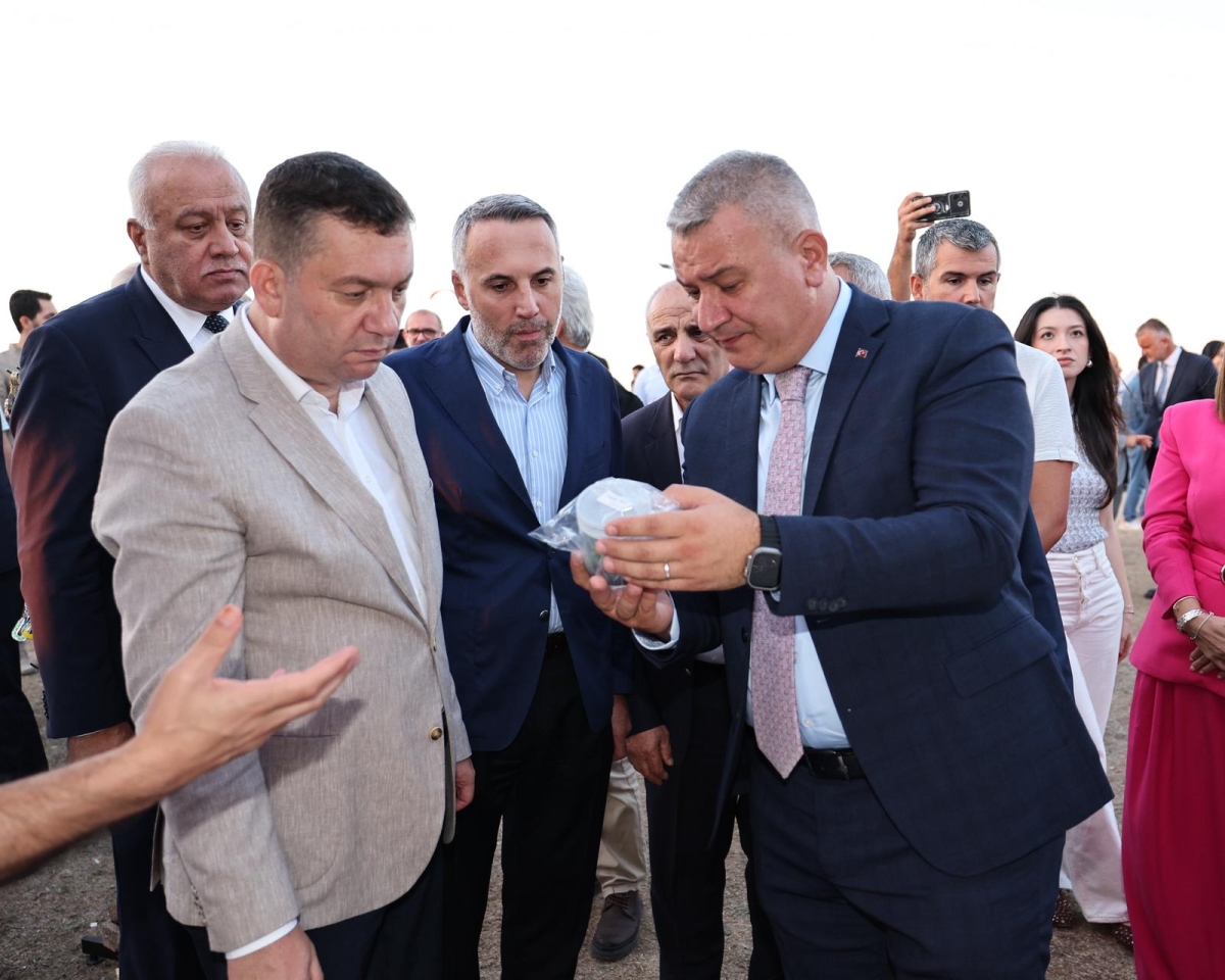 Serdivan Belediyesi tarafından bu yıl ikincisi düzenlenen geleneksel Serdivan İncir Festivali, Kırantepe'de (Paraşüt Tepe) görkemli bir törenle başladı. 4-5-6 Eylül tarihleri arasında müzik, eğlence ve kültürel buluşmalar..