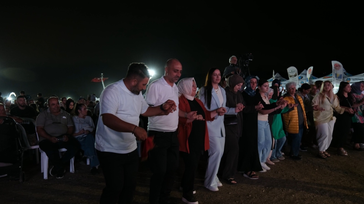 Serdivan Belediyesi tarafından bu yıl ikincisi düzenlenen geleneksel Serdivan İncir Festivali, Kırantepe'de (Paraşüt Tepe) görkemli bir törenle başladı. 4-5-6 Eylül tarihleri arasında müzik, eğlence ve kültürel buluşmalar..
