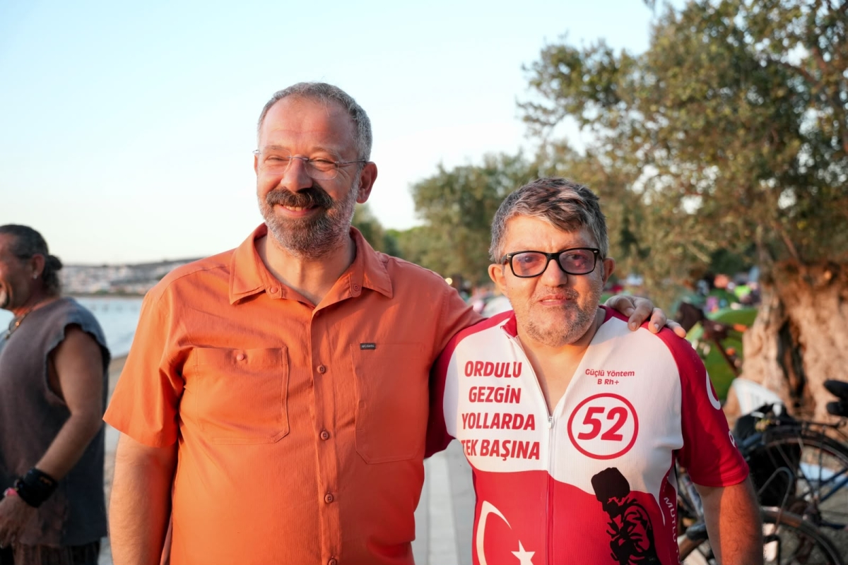 Balıkesir’in saklı cenneti, zeytin ağaçlarının gölgesindeki Ege incisi Gömeç, düşman işgalinden kurtuluşunun 104. yıl dönümünü muazzam etkinliklerle kutladı. 4-6 Eylül tarihleri arasında düzenlenen geleneksel Bisiklet Şenliği