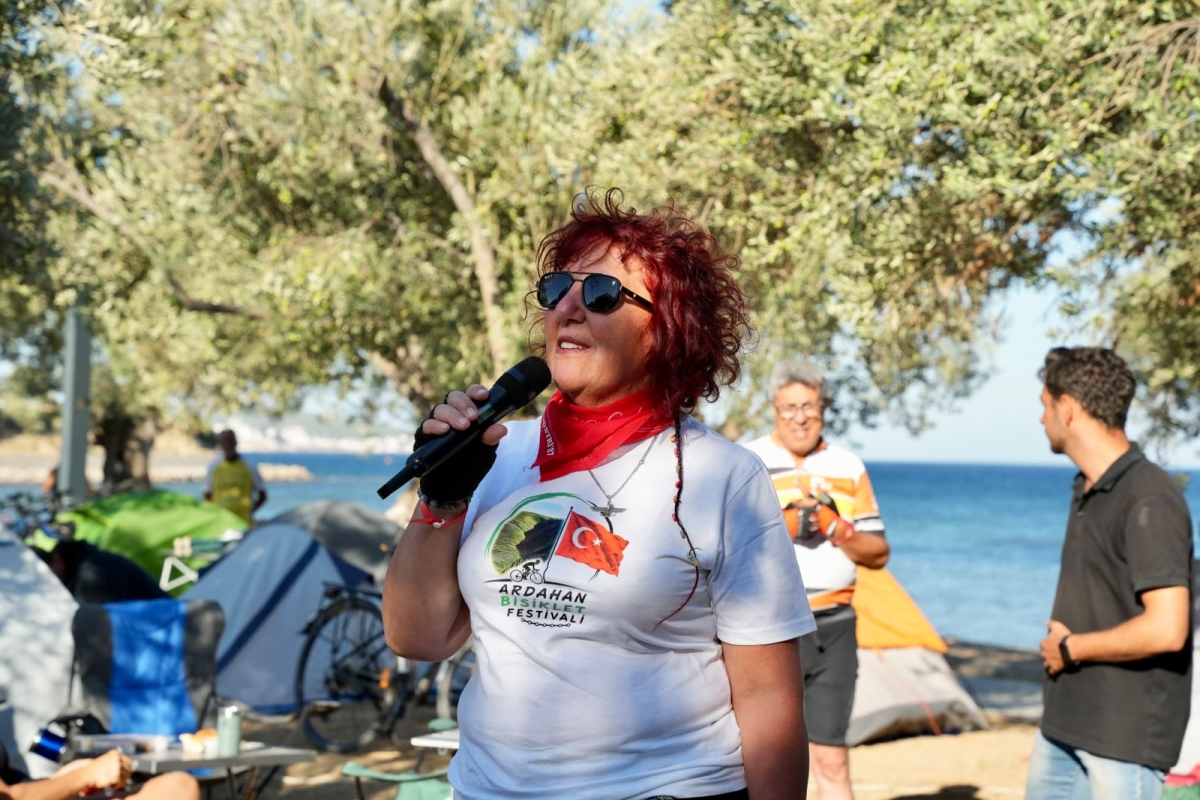Balıkesir’in saklı cenneti, zeytin ağaçlarının gölgesindeki Ege incisi Gömeç, düşman işgalinden kurtuluşunun 104. yıl dönümünü muazzam etkinliklerle kutladı. 4-6 Eylül tarihleri arasında düzenlenen geleneksel Bisiklet Şenliği