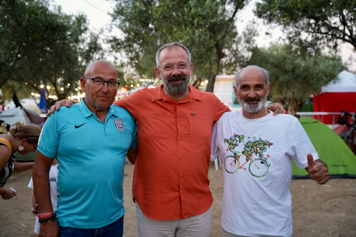 Balıkesir’in saklı cenneti, zeytin ağaçlarının gölgesindeki Ege incisi Gömeç, düşman işgalinden kurtuluşunun 104. yıl dönümünü muazzam etkinliklerle kutladı. 4-6 Eylül tarihleri arasında düzenlenen geleneksel Bisiklet Şenliği