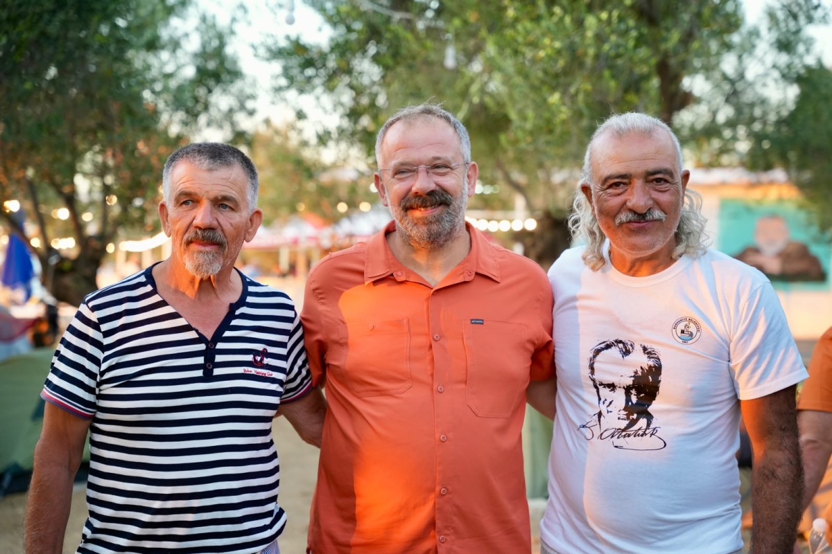 Balıkesir’in saklı cenneti, zeytin ağaçlarının gölgesindeki Ege incisi Gömeç, düşman işgalinden kurtuluşunun 104. yıl dönümünü muazzam etkinliklerle kutladı. 4-6 Eylül tarihleri arasında düzenlenen geleneksel Bisiklet Şenliği