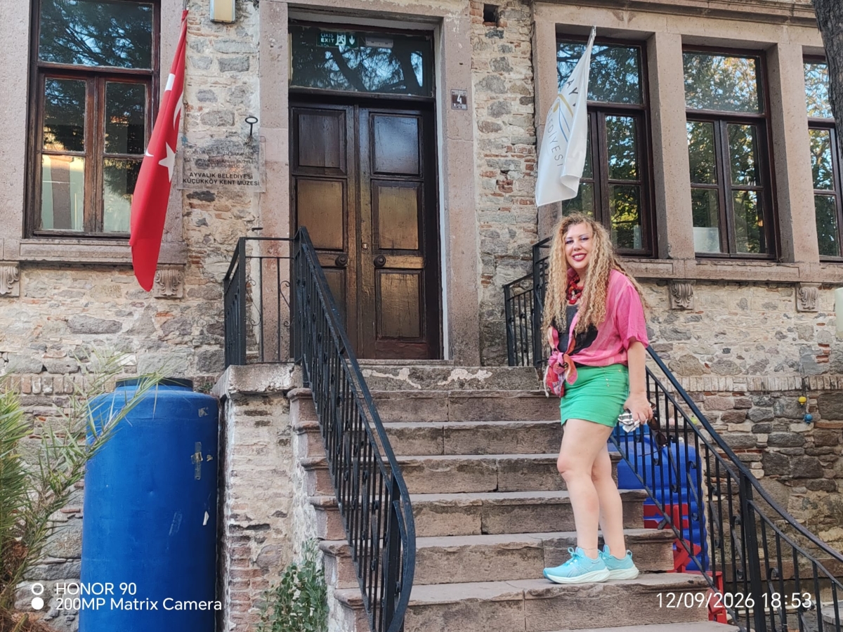 Fısıltı Haberleri ekibi olarak bu kez gezi rotamızı tarih, sanat ve gastronomi merkezi olan; eski adıyla Yeniçarohori (Yeniçeri Evi), bugünkü adıyla ise Küçükköy’e çevirdik. İŞTE GÜNÜN ÖNE ÇIKAN FOTOĞRAF KARELERİ