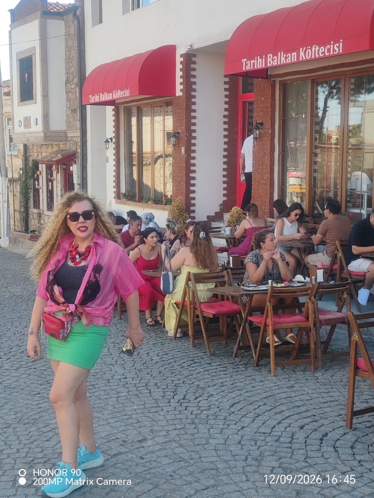Fısıltı Haberleri ekibi olarak bu kez gezi rotamızı tarih, sanat ve gastronomi merkezi olan; eski adıyla Yeniçarohori (Yeniçeri Evi), bugünkü adıyla ise Küçükköy’e çevirdik. İŞTE GÜNÜN ÖNE ÇIKAN FOTOĞRAF KARELERİ