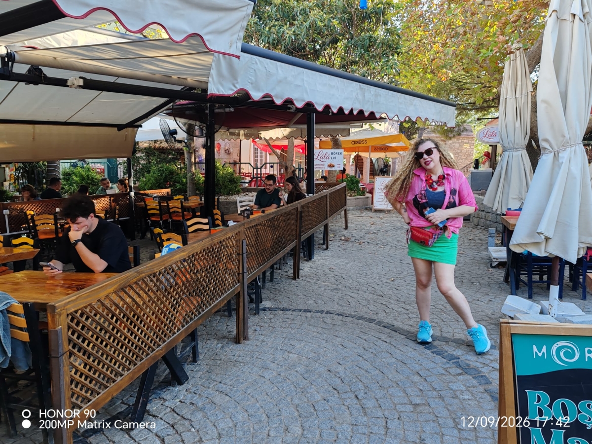 Fısıltı Haberleri ekibi olarak bu kez gezi rotamızı tarih, sanat ve gastronomi merkezi olan; eski adıyla Yeniçarohori (Yeniçeri Evi), bugünkü adıyla ise Küçükköy’e çevirdik. İŞTE GÜNÜN ÖNE ÇIKAN FOTOĞRAF KARELERİ