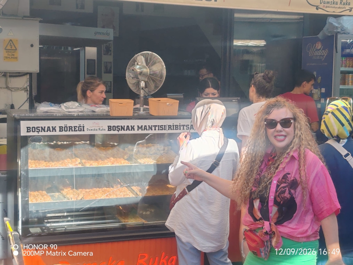 Fısıltı Haberleri ekibi olarak bu kez gezi rotamızı tarih, sanat ve gastronomi merkezi olan; eski adıyla Yeniçarohori (Yeniçeri Evi), bugünkü adıyla ise Küçükköy’e çevirdik. İŞTE GÜNÜN ÖNE ÇIKAN FOTOĞRAF KARELERİ