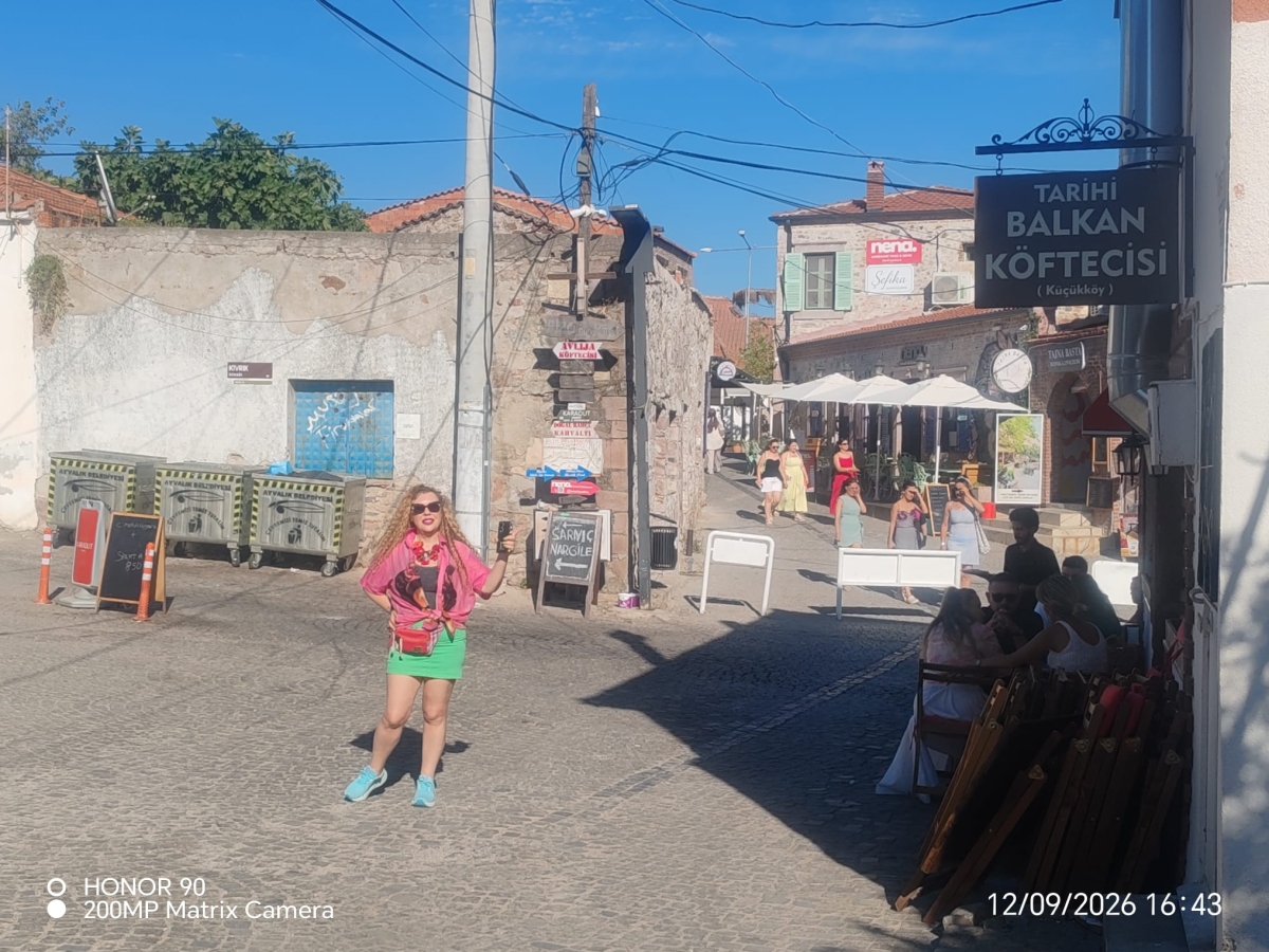 Fısıltı Haberleri ekibi olarak bu kez gezi rotamızı tarih, sanat ve gastronomi merkezi olan; eski adıyla Yeniçarohori (Yeniçeri Evi), bugünkü adıyla ise Küçükköy’e çevirdik. İŞTE GÜNÜN ÖNE ÇIKAN FOTOĞRAF KARELERİ