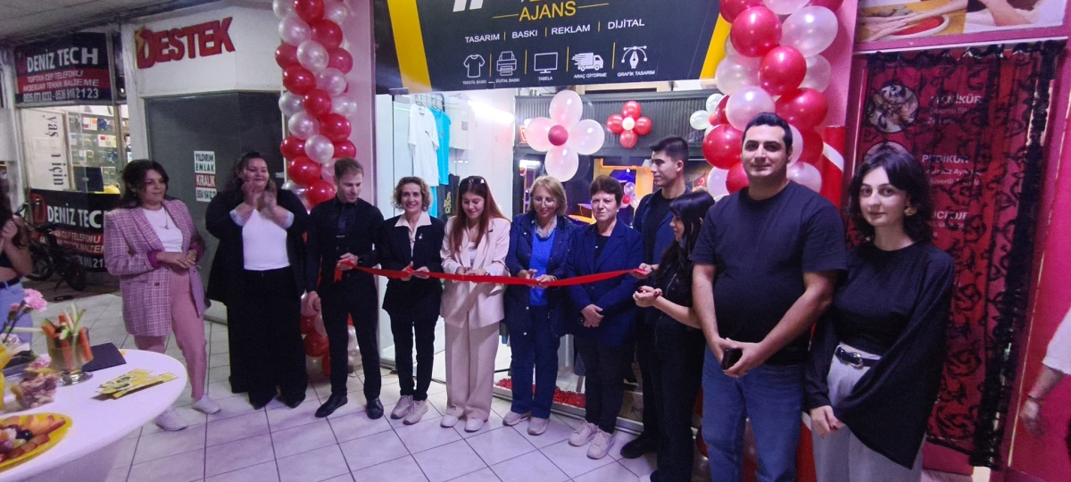 Sakarya iş, siyaset ve basın dünyasını buluşturan görkemli bir açılışa sahne olan İmza Ajans’ın kurucularından İlyas Emirhan Okşil, törene damga vuran sürpriz bir kararla Yeni Parti’ye katıldı. Başarılı siyasetçi Nalan Yedekç