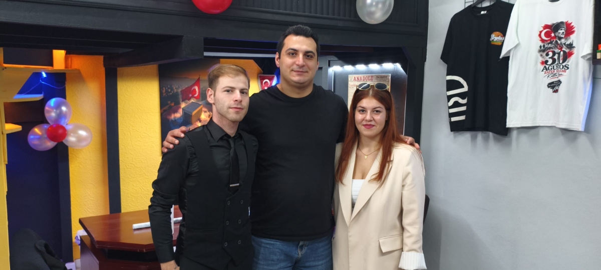 Sakarya iş, siyaset ve basın dünyasını buluşturan görkemli bir açılışa sahne olan İmza Ajans’ın kurucularından İlyas Emirhan Okşil, törene damga vuran sürpriz bir kararla Yeni Parti’ye katıldı. Başarılı siyasetçi Nalan Yedekç