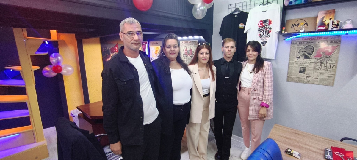 Sakarya iş, siyaset ve basın dünyasını buluşturan görkemli bir açılışa sahne olan İmza Ajans’ın kurucularından İlyas Emirhan Okşil, törene damga vuran sürpriz bir kararla Yeni Parti’ye katıldı. Başarılı siyasetçi Nalan Yedekç