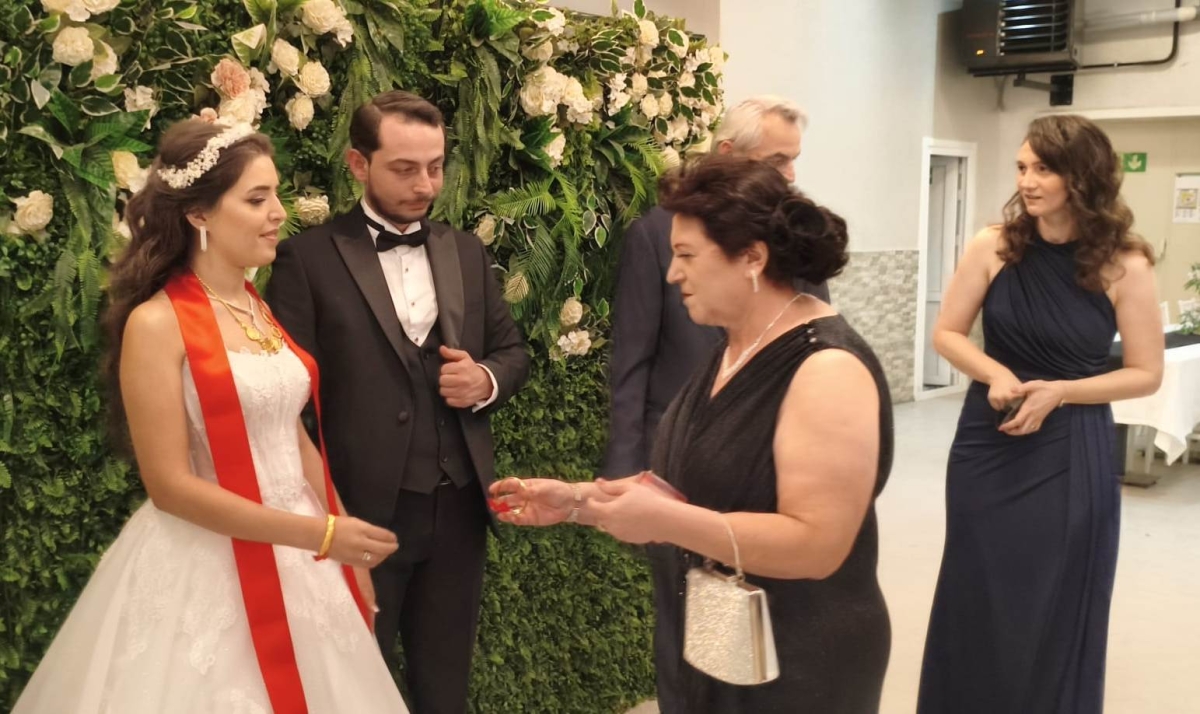 Mutluluğa İmzayı Attılar: Edanur & Kadir Enes Evlendi! SAÇSED Sakarya Sağlık Çalışanları ve Emeklileri Derneği Başkanı Mahmure Çolak’ın biricik oğlu Kadir Enes ile Edanur, Sakarya’da düzenlenen görkemli bir nikah töreniyle ha