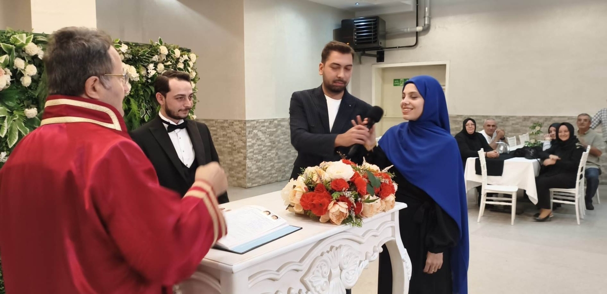 Mutluluğa İmzayı Attılar: Edanur & Kadir Enes Evlendi! SAÇSED Sakarya Sağlık Çalışanları ve Emeklileri Derneği Başkanı Mahmure Çolak’ın biricik oğlu Kadir Enes ile Edanur, Sakarya’da düzenlenen görkemli bir nikah töreniyle ha