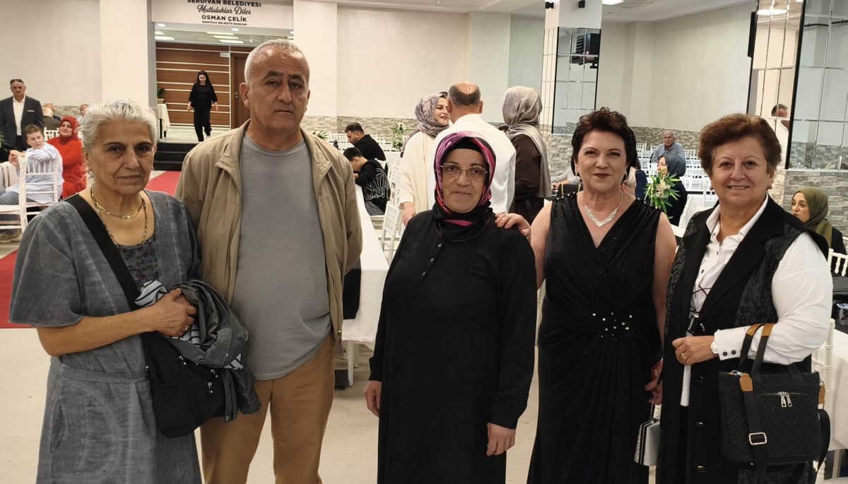 Mutluluğa İmzayı Attılar: Edanur & Kadir Enes Evlendi! SAÇSED Sakarya Sağlık Çalışanları ve Emeklileri Derneği Başkanı Mahmure Çolak’ın biricik oğlu Kadir Enes ile Edanur, Sakarya’da düzenlenen görkemli bir nikah töreniyle ha