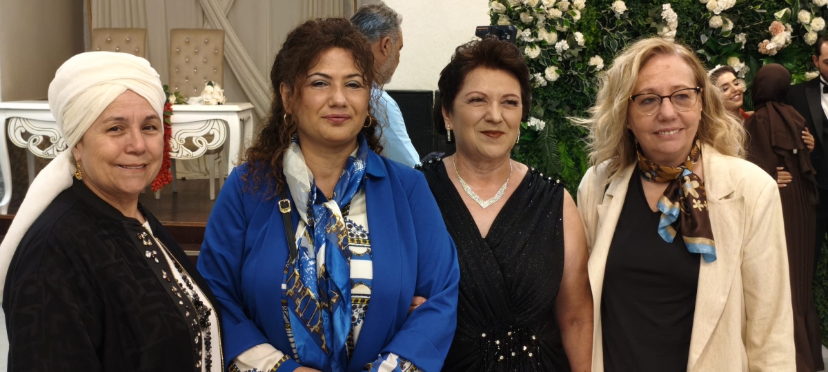 Mutluluğa İmzayı Attılar: Edanur & Kadir Enes Evlendi! SAÇSED Sakarya Sağlık Çalışanları ve Emeklileri Derneği Başkanı Mahmure Çolak’ın biricik oğlu Kadir Enes ile Edanur, Sakarya’da düzenlenen görkemli bir nikah töreniyle ha