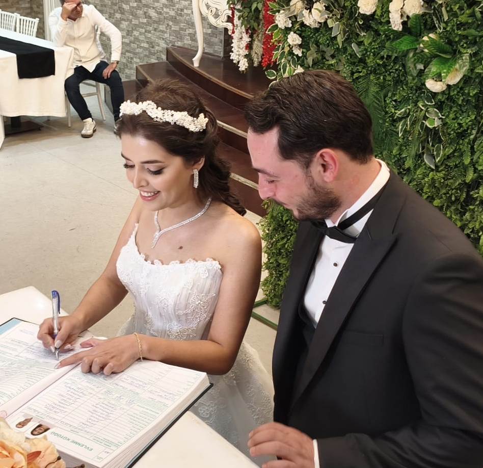 Mutluluğa İmzayı Attılar: Edanur & Kadir Enes Evlendi! SAÇSED Sakarya Sağlık Çalışanları ve Emeklileri Derneği Başkanı Mahmure Çolak’ın biricik oğlu Kadir Enes ile Edanur, Sakarya’da düzenlenen görkemli bir nikah töreniyle ha
