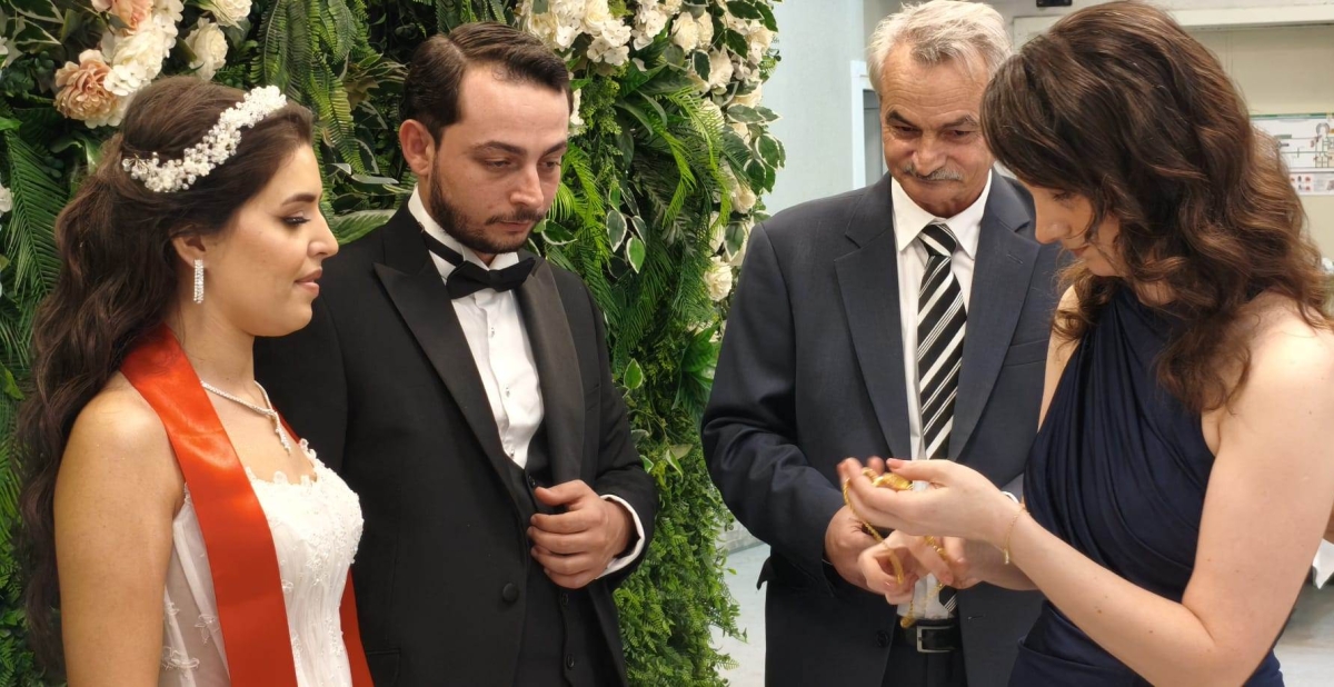 Mutluluğa İmzayı Attılar: Edanur & Kadir Enes Evlendi! SAÇSED Sakarya Sağlık Çalışanları ve Emeklileri Derneği Başkanı Mahmure Çolak’ın biricik oğlu Kadir Enes ile Edanur, Sakarya’da düzenlenen görkemli bir nikah töreniyle ha