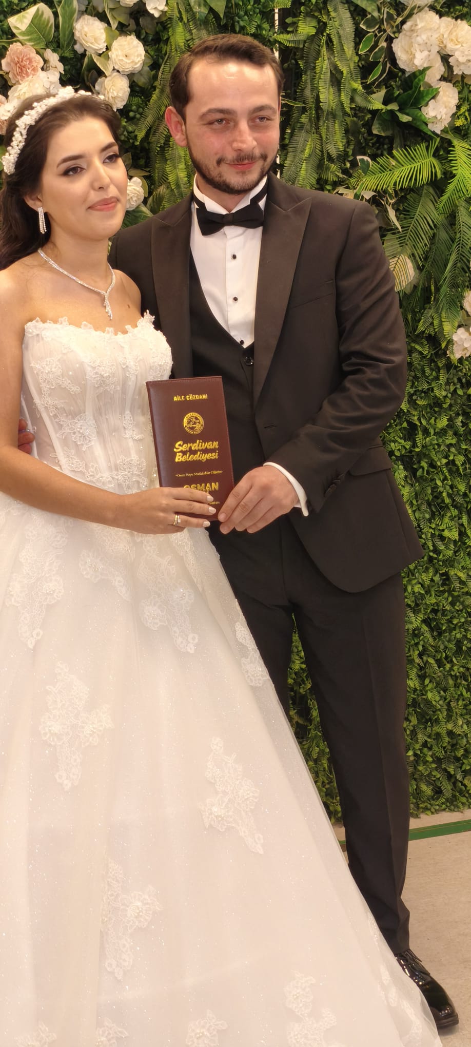 Mutluluğa İmzayı Attılar: Edanur & Kadir Enes Evlendi! SAÇSED Sakarya Sağlık Çalışanları ve Emeklileri Derneği Başkanı Mahmure Çolak’ın biricik oğlu Kadir Enes ile Edanur, Sakarya’da düzenlenen görkemli bir nikah töreniyle ha