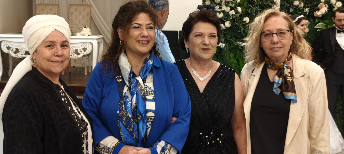Mutluluğa İmzayı Attılar: Edanur & Kadir Enes Evlendi! SAÇSED Sakarya Sağlık Çalışanları ve Emeklileri Derneği Başkanı Mahmure Çolak’ın biricik oğlu Kadir Enes ile Edanur, Sakarya’da düzenlenen görkemli bir nikah töreniyle ha